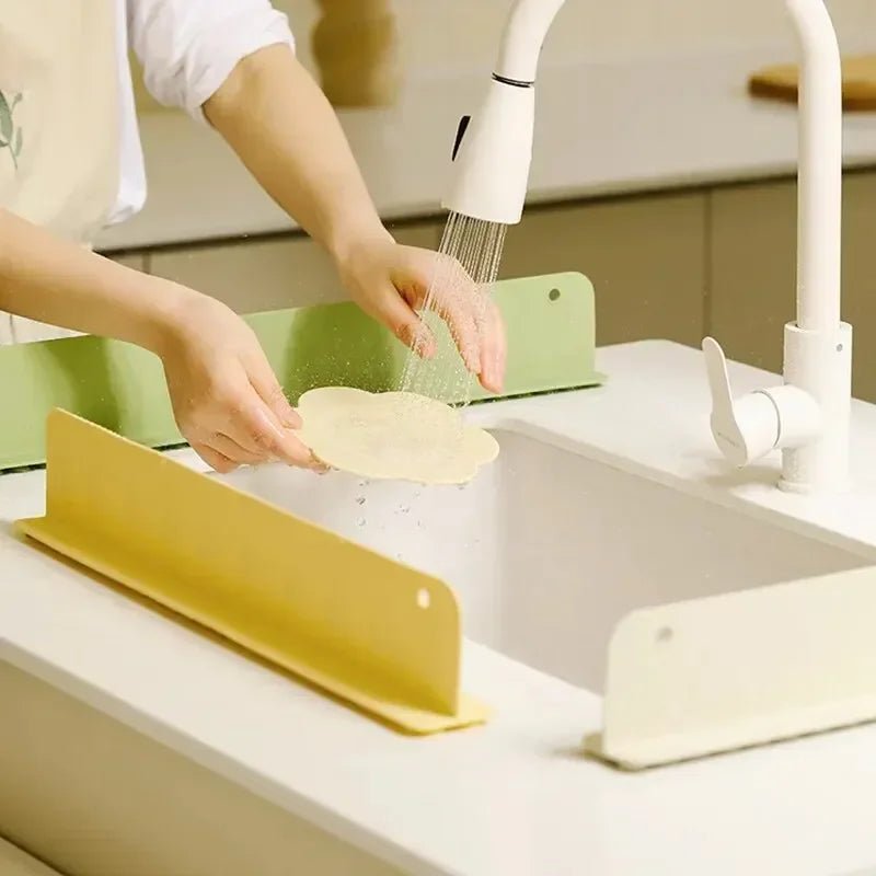 50cm Silicone Sink Baffle Splash Guard with Suction Cup Nordic Windshield Water Plate Kitchen Splash Proof Water Blocking Strip - Trendora.es