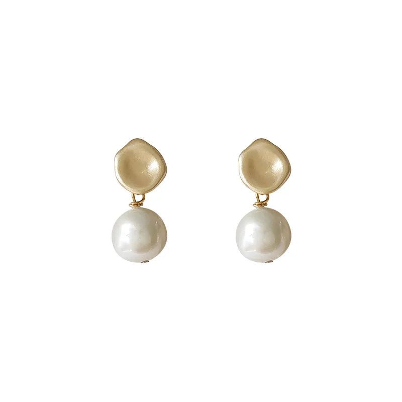 Handmade Temperament Metallic Matte Freshwater Pearl Stud Earrings - Trendora.es