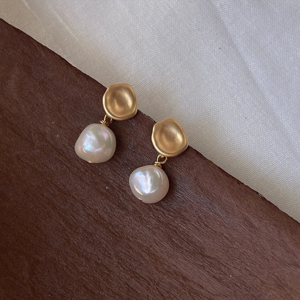 Handmade Temperament Metallic Matte Freshwater Pearl Stud Earrings - Trendora.es